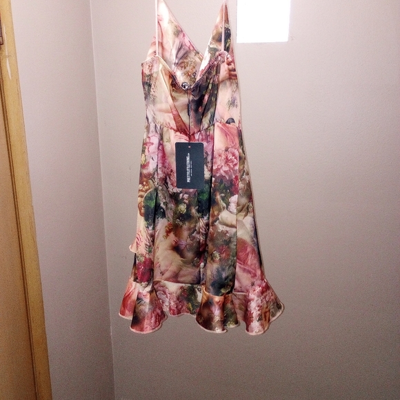 Pretty little things summer dress - Picture 6 of 7